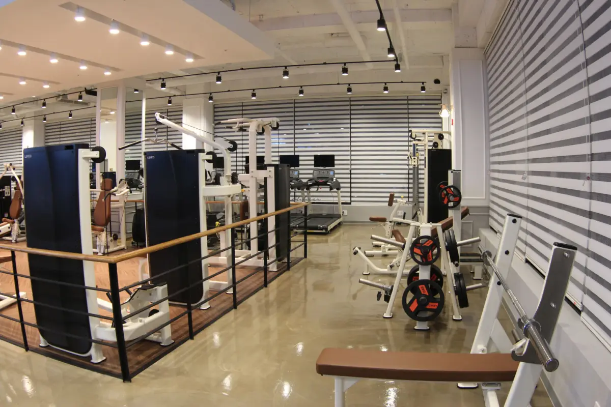 모던 인더스트리얼 프리미엄 헬스장 웨이트존 인테리어